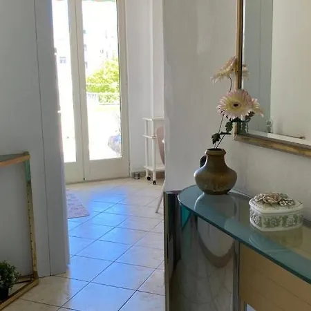 度假居 Torre Dell Orso Piazza 100m Dal Mare 托里德欧索